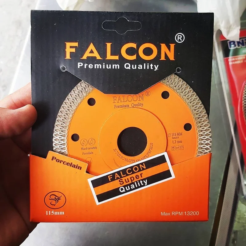 پرسلان بر زنجیره ای فالکون. ۱۱.۵  09198288804 ♻️♻️02133613524